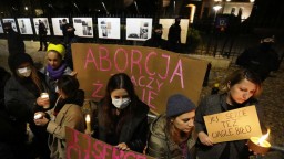 Úplný zákaz interrupcií v Poľsku nebude, parlament návrh zákona zamietol