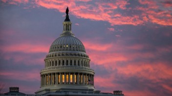 Americký Senát schválil návrh zákona, ktorý zabezpečí financovanie federálnych inštitúcií