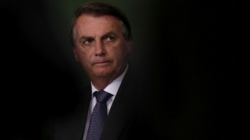 Brazílsky prezident vakcínam nedôveruje, chce obmedziť covid pasy