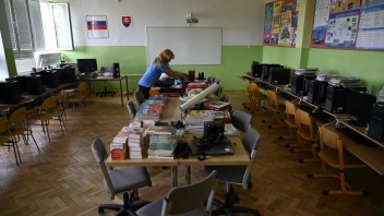 Hygienici v Košickom kraji zatvárajú školy. Dištančne sa tam učí až 22 stredných škôl