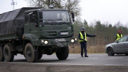 Česko vyšle na poľskú hranicu svojich vojakov, budú pomáhať s kontrolami