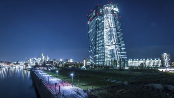 Európska centrálna banka mení pravidlá, ukončí núdzový nákup dlhopisov