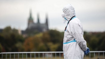 Česko je celosvetovo na siedmom mieste v počte úmrtí na koronavírus. Predbehlo aj Slovensko