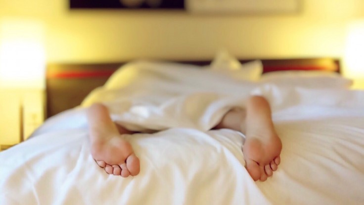 Spánok na bruchu by sa mal zakázať. Vaše telo a orgány prestávajú fungovať
