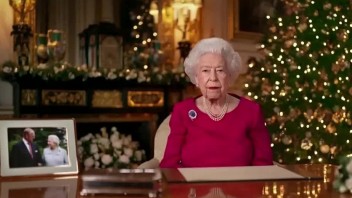 Britská kráľovná vystúpila so svojím tradičným vianočným prejavom. Venovala ho svojmu zosnulému manželovi