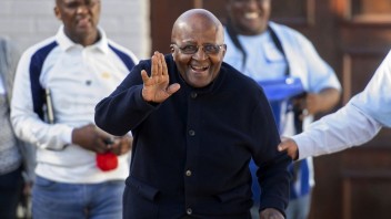 Zomrel bojovník proti apartheidu a držiteľ Nobelovej ceny Desmond Tutu