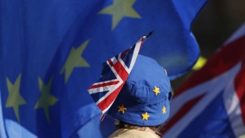 Vyše 60 percent Britov hodnotí brexit negatívne, vyplýva z prieskumu