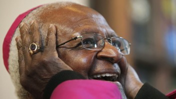 Zosnulého Desmonda Tutua vyzdvihli ako inšpiráciu pre generácie a morálnu autoritu
