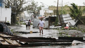 Počet obetí tajfúnu na Filipínach stúpol na takmer 400, vyše 60 ľudí je stále nezvestných
