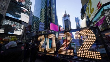Novoročné oslavy na námestí Times Square prebehnú napriek rekordným počtom nakazených