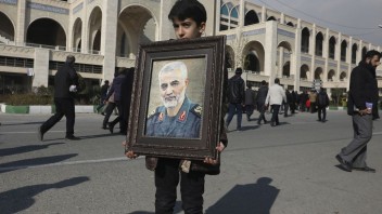 Tisíce ľudí si v uliciach Bagdadu pripomenuli smrť generála Solejmáního
