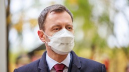 Hlavné slovo pri tvorbe pandemických opatrení má minister zdravotníctva, tvrdí premiér