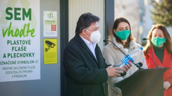 TB ministra životného prostredia J. Budaja o zálohovaní pet fliaš a plechoviek