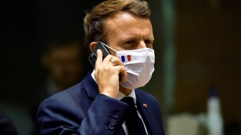 Macron v predvolebných prieskumoch vo Francúzsku vedie. Je tu však jedno prekvapenie