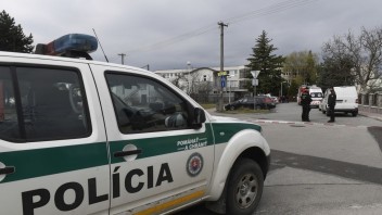 Tínedžeri mali zbiť a opiť len 11-ročnú školáčku. Polícia rieši incident v Miloslavove