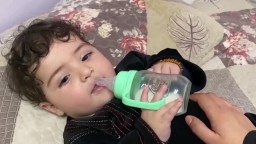 Šťastný koniec príbehu afganského chlapca. Dieťa sa stratilo počas evakuácie z kábulského letiska