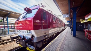 Na západe Slovenska rátajte s výpadkami vlakov, dôvodom je nedostatok rušňovodičov