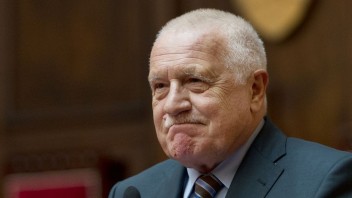 Klaus žiada odvolanie predsedníčky dolnej komory. Vyzvala Maďarov na vyhnanie Orbána