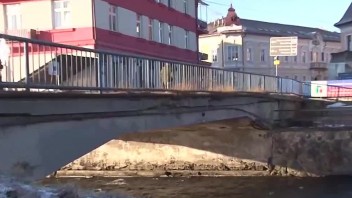 V Brezne zatvorili dôležitý most, čaká ho rekonštrukcia