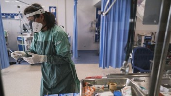 Pri omikrone je riziko hospitalizácie nižšie o 69 percent, oznámil nórsky zdravotnícky úrad