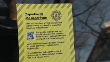 Vodiči v Bratislave okúsili novú parkovaciu politiku. Polícia zatiaľ pokuty nerozdáva