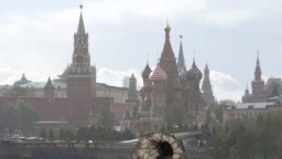 Tvrdenia o falošných útokoch Ruska na vlastné ciele sú nepodložené, reaguje Kremeľ