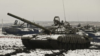Rusko nasadenie zbraní na Ukrajine vylúčilo. Tvrdí ale, že to môžu urobiť iní