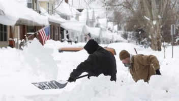 Juhovýchod Spojených štátov zasiahlo sneženie a poľadovica. Bez elektriny sa ocitlo vyše štvrť milióna Američanov