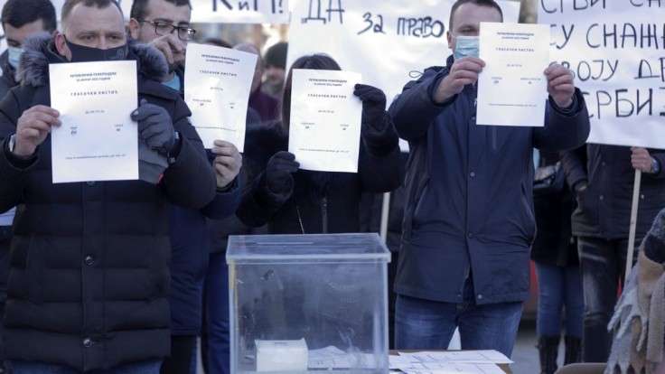 Srbi v referende podporili zmeny ústavy v oblasti súdnictva. Účasť voličov však bola veľmi nízka