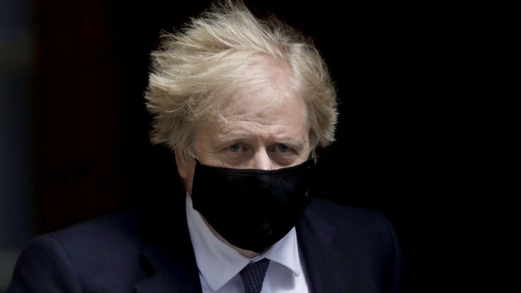 O večierkoch počas lockdownu klamal, kritizoval britského premiéra jeho bývalý poradca
