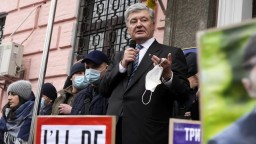 Pojednávanie s ukrajinským exprezidentom Porošenkom v kauze vlastizrady odročili