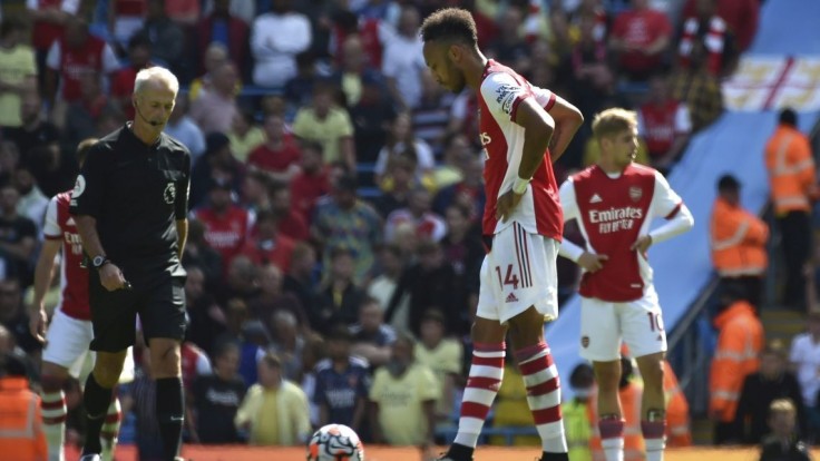Ovplyvňovanie zápasu hráča Arsenalu? Anglická futbalová asociácia vyšetruje podozrivú žltú kartu