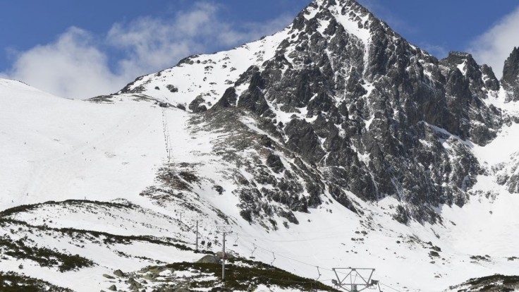 Hrozba lavín bude vplyvom sneženia a vetra stúpať, upozorňujú horskí záchranári