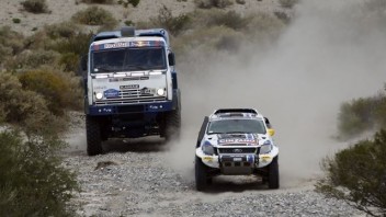 Legendárny automobilový pretekár Loeb v Rely Dakar skončil na druhom mieste. Preteká aj na Rely Monte Carlo