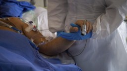 Poľsko hlási rekordných vyše 40-tisíc prípadov nákazy, počet hospitalizácií klesol