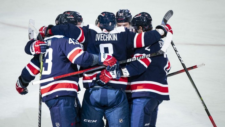 NHL: Ovečkin prispel dvomi gólmi k výhre Capitals, triumfovali aj hokejisti Jersey