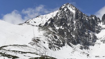 V pohoriach napadlo od 30 do 80 centimetrov nového snehu. Platí zvýšené lavínové nebezpečenstvo