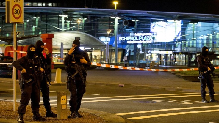 Holandská polícia našla v nákladnom lietadle z Juhoafrickej republiky čierneho pasažiera