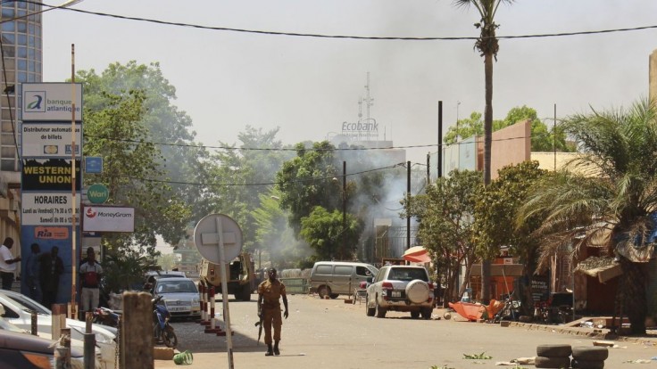 V Burkine Faso sa vzbúrili viaceré vojenské posádky. Vyvolalo to dohady o prevrate