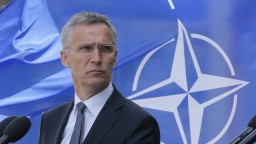 Spojenci posielajú vojenské vybavenie do východnej Európy. NATO uvádza svoje sily do pohotovosti