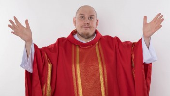 Komik Žifčák zo Svedkov Liehovových kritizuje katolícku mafiu. Hlása pitie s mierou a chce podporovať kultúru