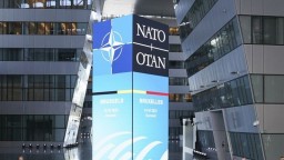 Návrh na posilnenie NATO na východnej hranici je len jednou z alternatív