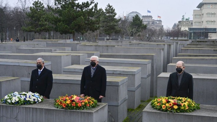 Svet si pripomenul pamiatku obetí holokaustu