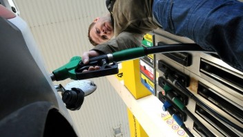 Ceny benzínu, nafty a stlačeného zemného plynu na Slovensku opäť vzrástli