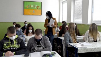 Pre rozšírenie koronavírusu zatvorili päť stredných škôl v Košickom kraji, vyučuje sa v nich dištančne