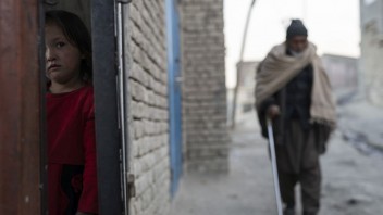 Situácia je extrémne zúfalá. Afganci predávajú obličky, aby mali na jedlo. Niektorí aj deti