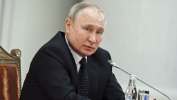 Rusko neplánuje ofenzívu, ubezpečil Putin