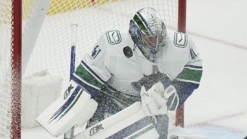 NHL: Vancouver v bránke s Halákom zvíťazil v Chicagu, hokejisti Devils natiahli sériu prehier