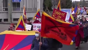 Stovky tibetských aktivistov protestovali pred sídlom Medzinárodného olympijského výboru
