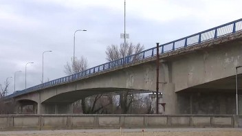 V Hlohovci na pol roka uzavrú most. Autá budú do mesta prichádzať hodinovou obchádzkou